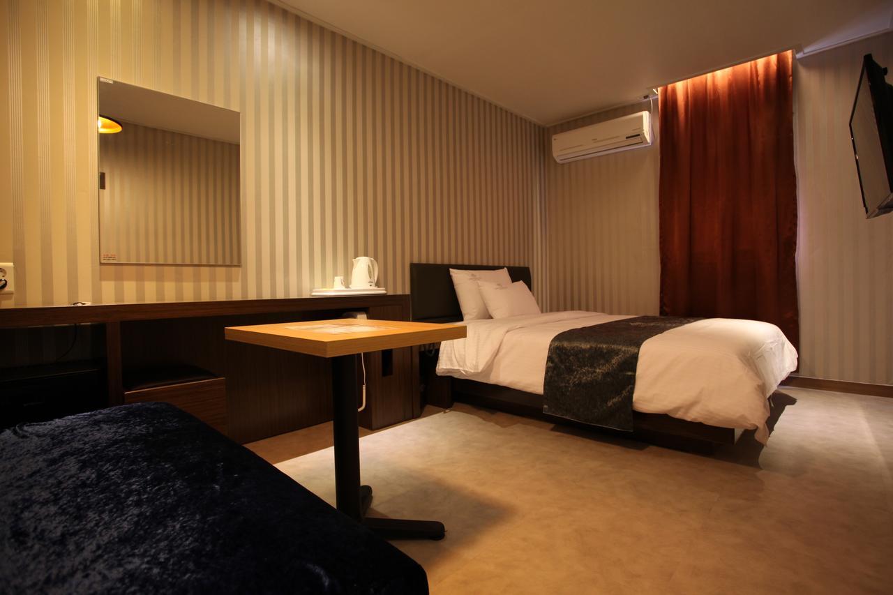 Lineplus Hotel Gimpo Екстер'єр фото