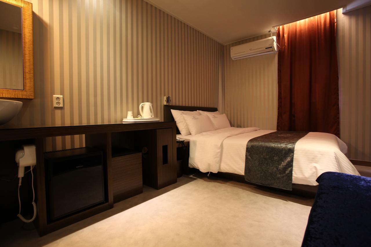 Lineplus Hotel Gimpo Екстер'єр фото
